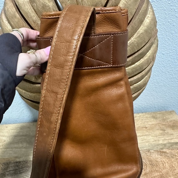 LAND Leather Goods Sling Bag Made in Columbia 100% Leather EUC - Picture 2 of 6